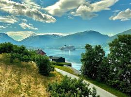 Casa Hauge Fjord View โรงแรมในซันดาเน