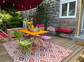 Vue exceptionnelle & Terrasse au calme -studio indépendant - Gorges du Haut Allier, хотел в Chanteuges