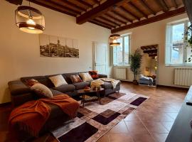Exclusive Siena Retreat for Groups - Duomo View - 3 Bedrooms - Gaming Room, hotel a Siena
