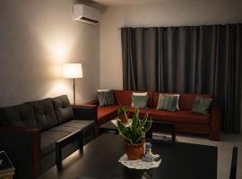 Modern 2BR Apartment 3 Min from Airport with Free Parking - 1, hotel em Sosúa