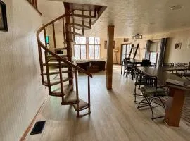 Falling Timber- A Frank Lloyd Wright Inspired Staycation