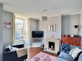 Charming 2 Bed Terrace in Central Caversham