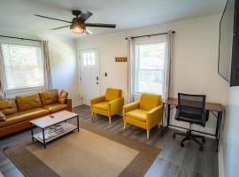 Renovated 2 Bed Walltown Home Walk to Duke! A, hotel a Durham