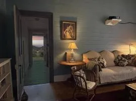 Original 1895 cottage with magnificent uninterrupted views of valley