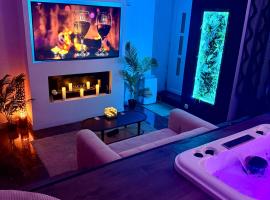 Townhouse83 Loveroom Chic Jacuzzi privatif, hotel in Gonfaron