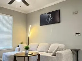 Magnolia 1BR Retreat Perfect for Work & Getaways