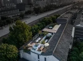 The hotel under the city wall