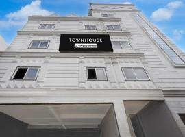 Super Townhouse Varanasi Railway Station、バラナシのホテル