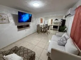 Departamento 2 habitaciones con patio y estacionamiento