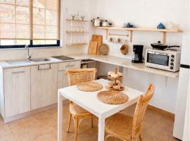 Afroditi Junior Suites, Hotel in Archangelos
