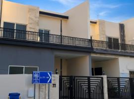 5 marla luxury villa, hotel a Gujrāt