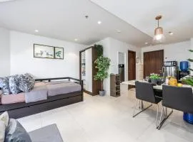 Studio for 5 at Tambuli Residences Garden View by Dominik Studio Apartment with Pool Access & Balcony in Mactan