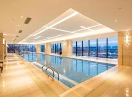 The QUBE Hotel Jingzhou, hotelli kohteessa Caoshi