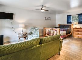 < 1 Mi to Boat Launch! Schroon Lake Basecamp, Hotel in Schroon Lake