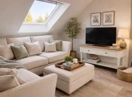 Modern and plush flat with roof garden