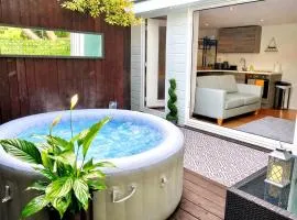 Secluded Garden Lodge with Private Hot Tub - WiFi - Close to Beach