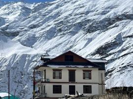 Tenzin brothers homestay, готель у місті Tabo