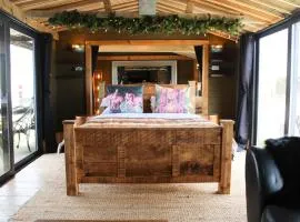 Drumcoltran Cabin by SkyBears Holidays - Puppy Lounge, Arcades, Games room