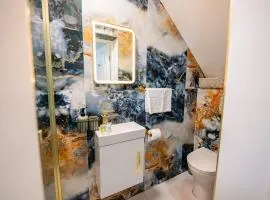 Stylish 1 BR Apartment Near Heathrow