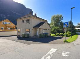 Spacious Apartment - City Center, hotell i Stryn