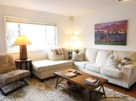 Jackson Luxe- Teton Views & Downtown Vibes townhouse