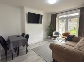 Spacious 3-Bd South Norwood Retreat, Free Parking