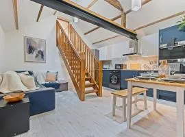 #65 The Den Farm Stay Nr Cannock Chase - Sleeps 5 - Perfect for Contractors and Families - Free Parking