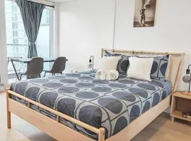 Absolute Heart of Toronto Electric Downtown Studio by Eaton Centre & Dundas Sq