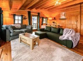 #67 Private Hot Tub Reindeer Lodge retreat - Sleeps 6 - Perfect for Contractors and Families - Free Parking