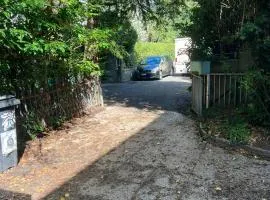 Private rooms for rent in villa, next to Planet Charmilles