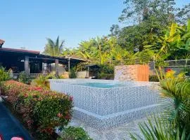 D lux garden resort