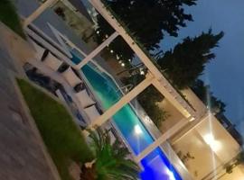 Villa de luxe, Hotel in Aïn El Turk