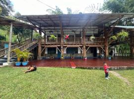 HOTEL Parque recreacional EL LAGO LIBANO, hotel in Líbano