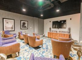 Modern Loft in the Heart Of Downtown Cincy!، فندق في سينسيناتي