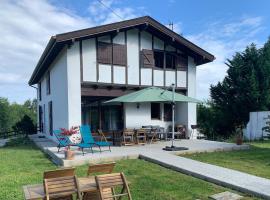 Grande maison proche de la côte Basque, hotel in Jatxou
