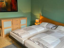 Gästezimmer mit eigenem Bad und Balkon im Herzen von Langen - nahe FFM, hotel di Langen