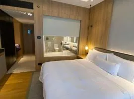 Lake's Front Suite Hotel