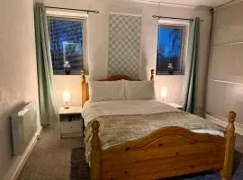 No23 - Bright & spacious 2nd floor flat - PET friendly - Noon check out