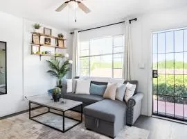 Spring Escape 1BR by UA DT Just 2 Min to Banner