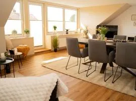 Lichtdurchflutende Wohnoase-Kamin-ruhig-kostenloser Parkplatz- 24-7 Self Check-in, bis zu 5 Personen, sehr geräumig