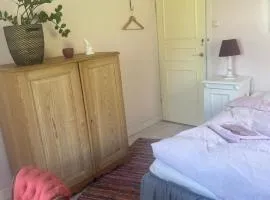 På landet nära stan