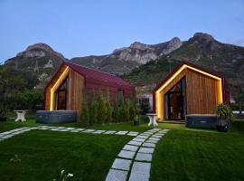 Dalmace Villas, hotel i Koman