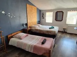 SarahScope - chambre cosy avec salle de bain privée proche Futuroscope