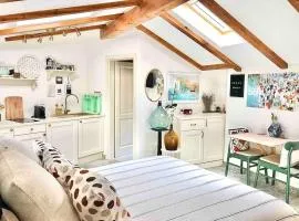 Tipitapi Attic Dreamy Studio, Off-site Parking