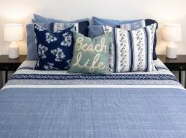 Beautiful Stay Near Downtown in Oleander Sunset