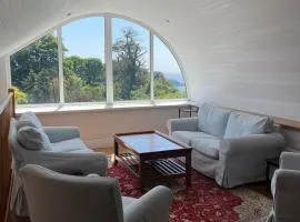 Tots Cottage - bright home in West Cork village