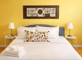 Cozy 2-BR Montreal Suite - 3 Beds - Great Location