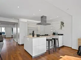 Newly renovated apartment next to Lake Zurich with private terrace