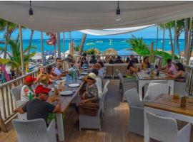 PALMERAS DE LOS CORALES - VILLAS and SUITES, Hotel in Punta Cana