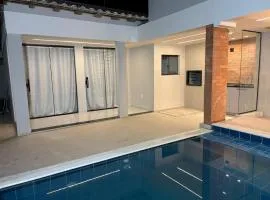 Casa completa em Itaúna - conforto e lazer perto da praia